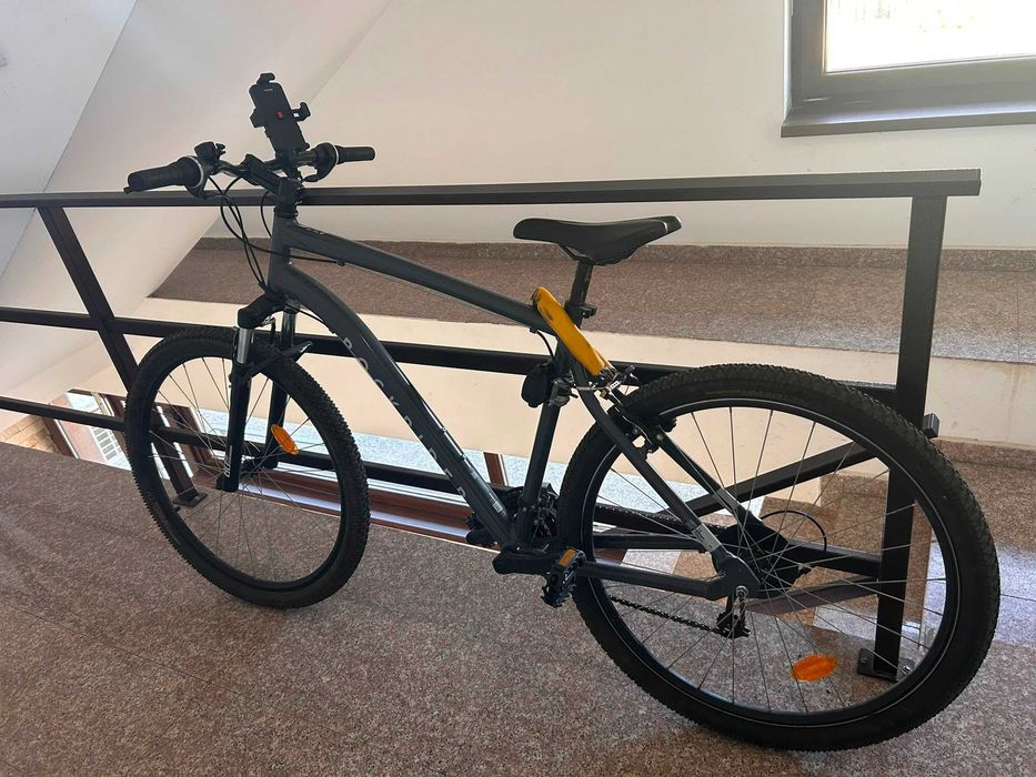 Vând Rockrider EXPL 50, mărimea L, roți 29”. Folosită doar 3 luni, stare impecabilă, fără zgârieturi sau defecte. Preț negociabil.
