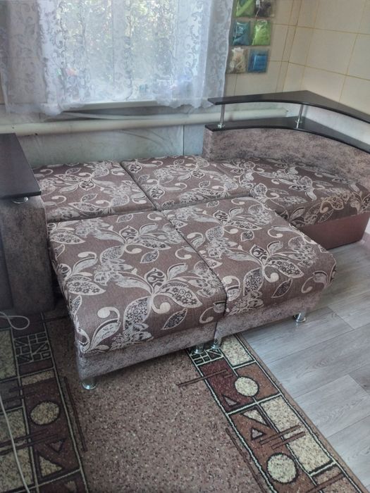 Срочно продам.  Диван угловой бу