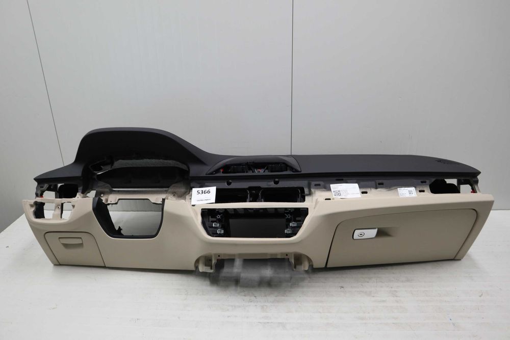 Арматурно табло БМВ Г30 Г31 BMW G30 G31 Черно/Бежово