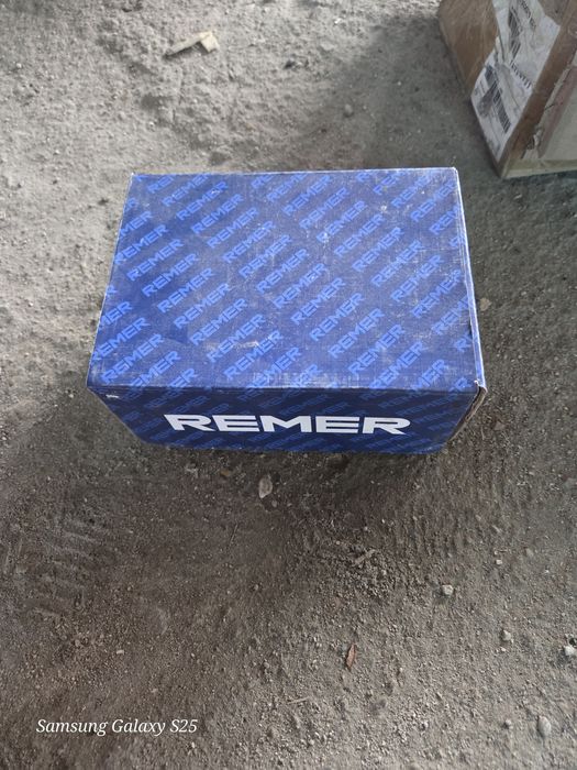Продам тормозные колодки новые на бмв е34