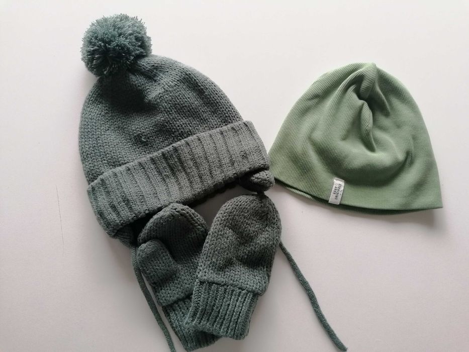 лот бебешки шапки H&M