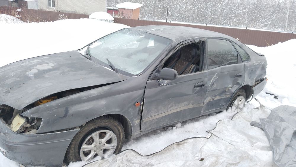 Продам карина е 1995г 1,8