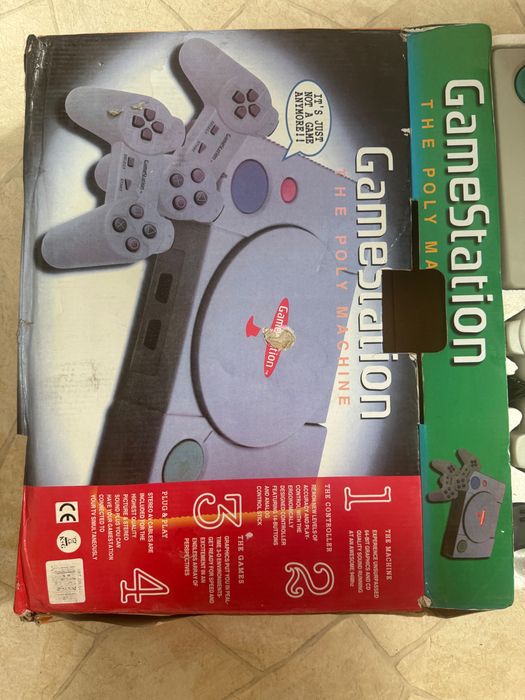 Consola retro game station ,,The Poly Machine''