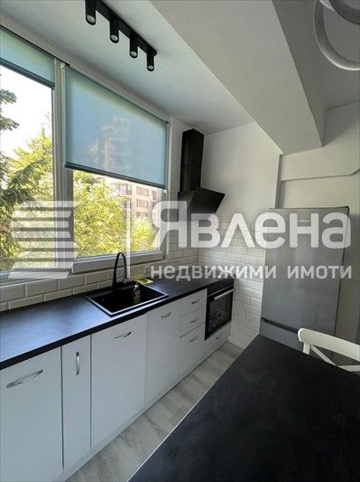 Дава се под наем Тристаен апартамент в Бургас, Лазур - 85 кв.м за 750 € - Снимка #1