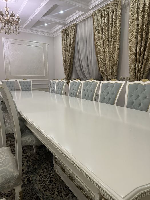 Стол со стульями