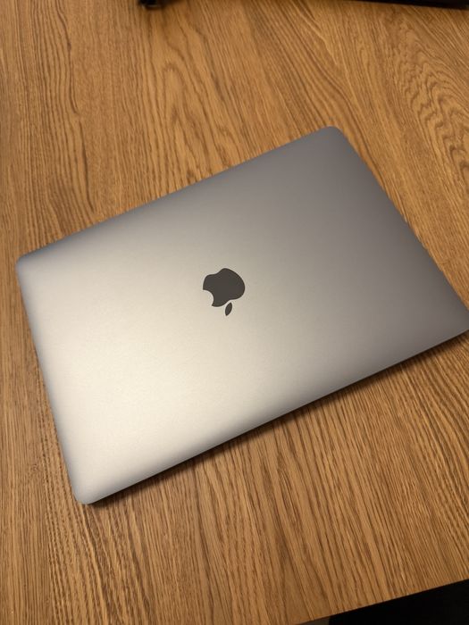 Macbook Pro 13’ 2017 512GB 16GB RAM 57 cicluri impecabil