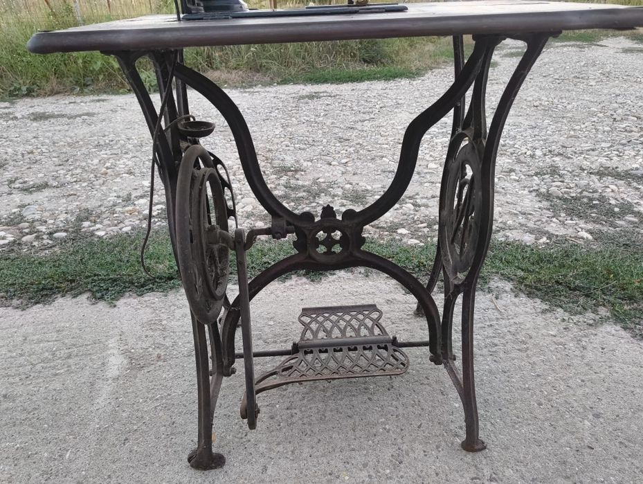 Mașină de cusut Naumann