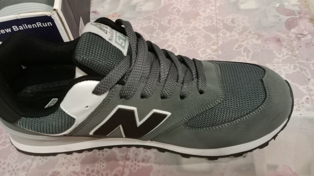 Продам кроссовки 43 р