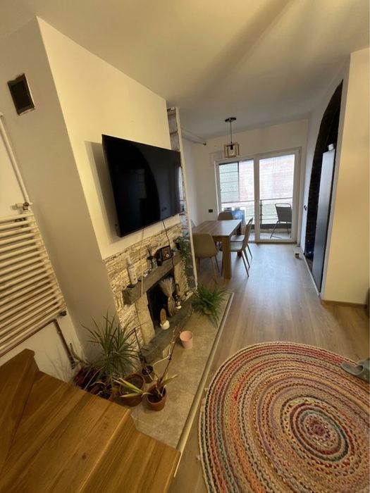 Apartament spațios cu mansardă și scară interioară – 2 Băi | Parcare | Toate utilitățile