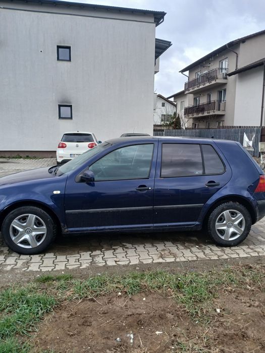 Vand golf 4 din anul  2000 functional