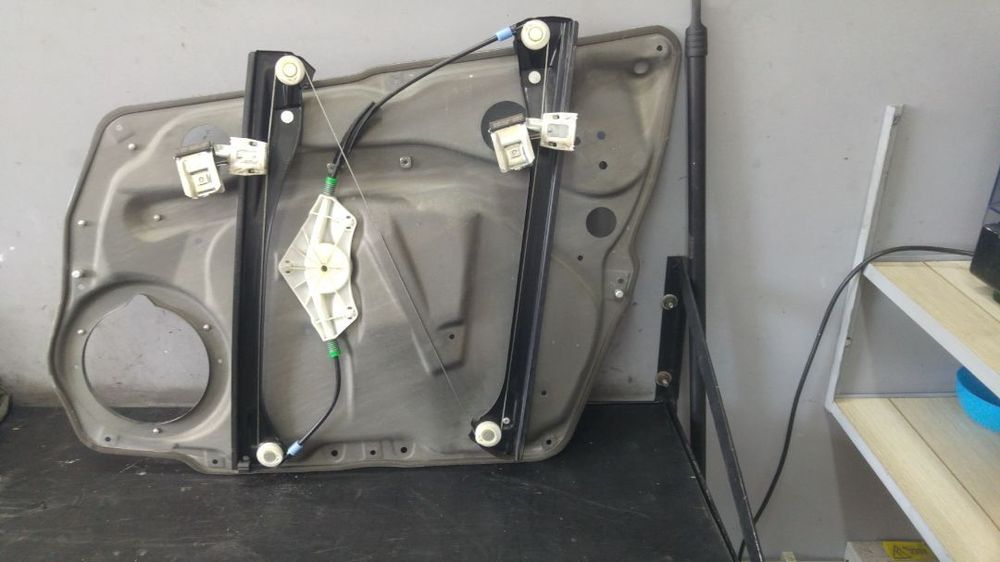 Macara stanga fata mercedes a class w245 a1697202979