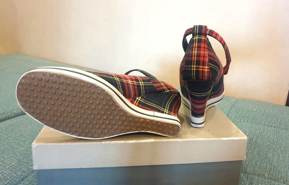 Туфли на танкетке