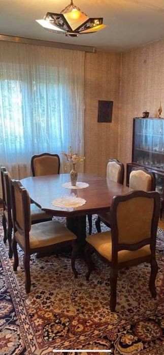 Класическа винтидж трапезария от масивно дърво