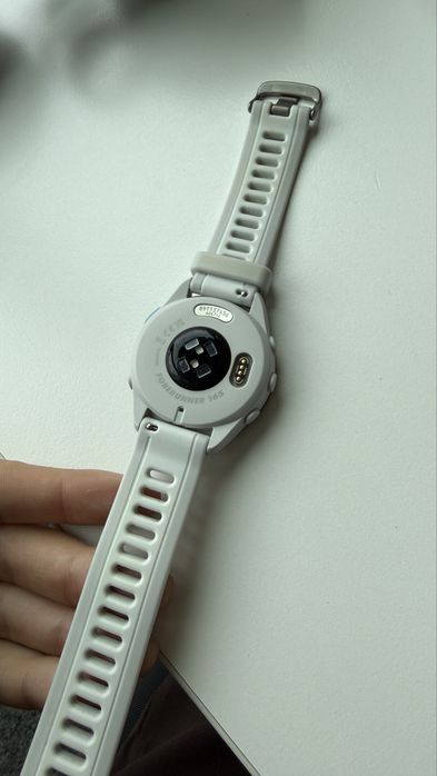 Garmin forerunner 165 бял
