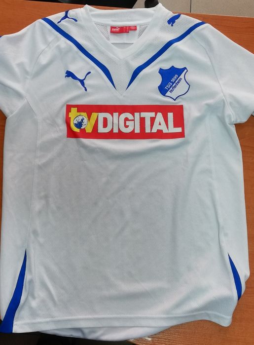 Тениски за футбол и ветровка