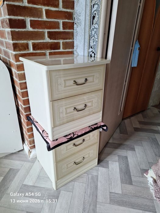 Продам спальный гарнитур