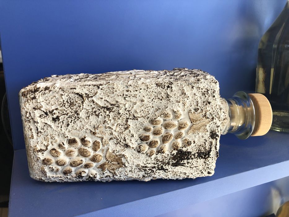 Ръчно декорирана бутилка