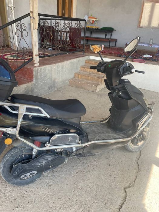 Yangi olingan skuter sotiladi
