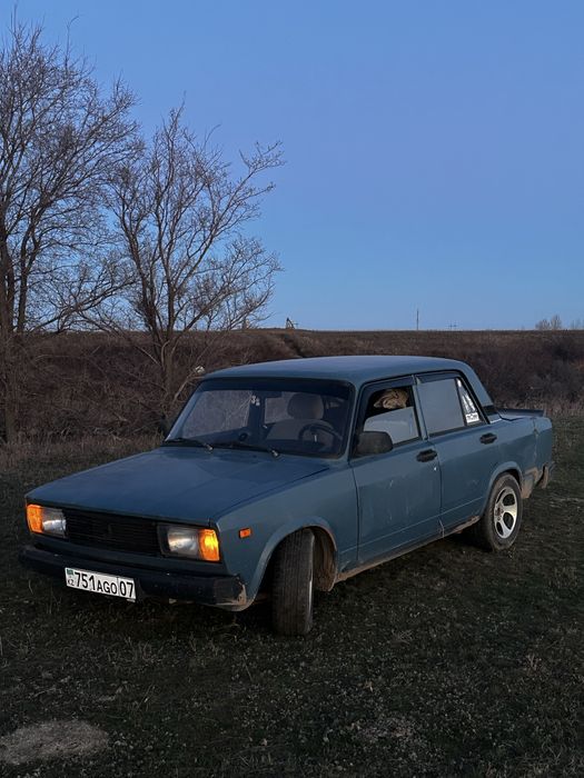 Жигули ВАЗ 2105.