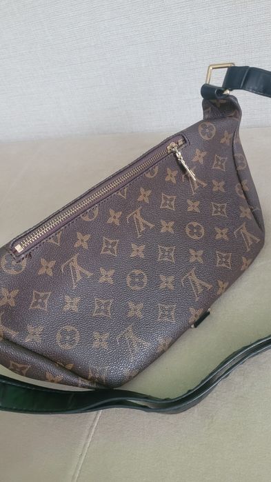 Продам сумочку LV