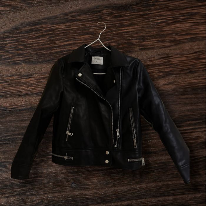 Дестко кожено яке ZARA