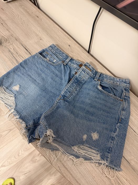 Продавам нови къси дънки на zara