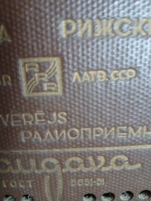 Vand 2 aparate radio functionale