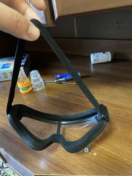 Шлем белый очки прозрачный