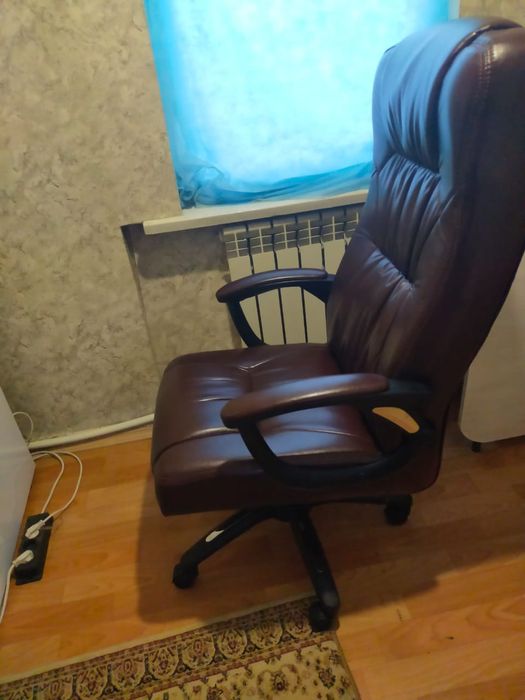 Кресло офисное почти новое