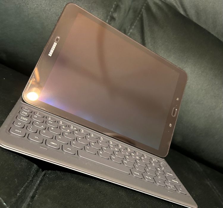 Таблет SAMSUNG с писалка и клавиатура