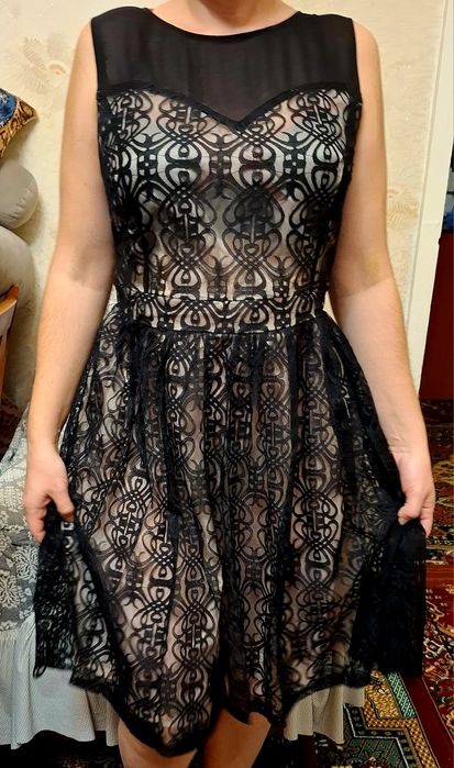 Платье на выход ,в отличном состоянии