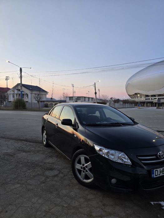 Toyota corolla  1.6  cu două seturi de jante