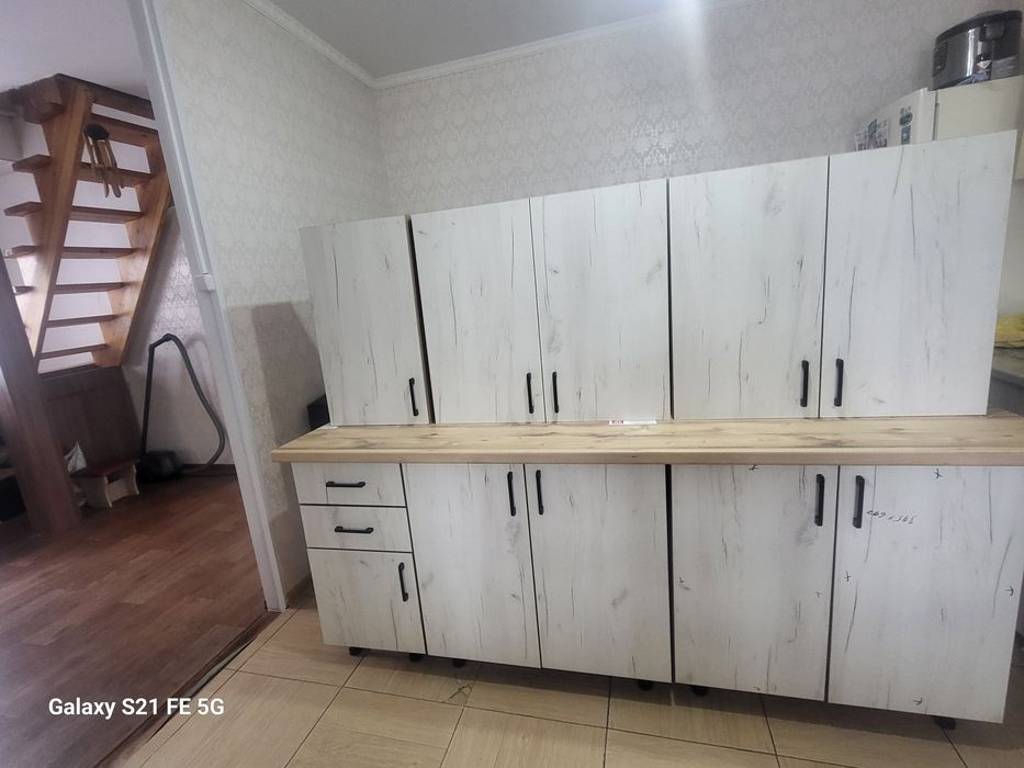 Продам кухонный гарнитур 2 мет