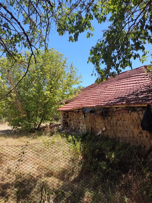 Продава къща в село Малък дол община Братя Даскалови