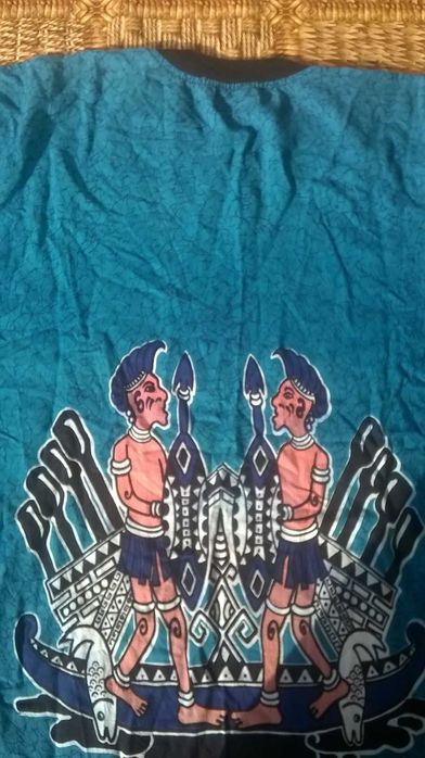 тениска рисувана ръчно по технология Батик внос от Индонезия