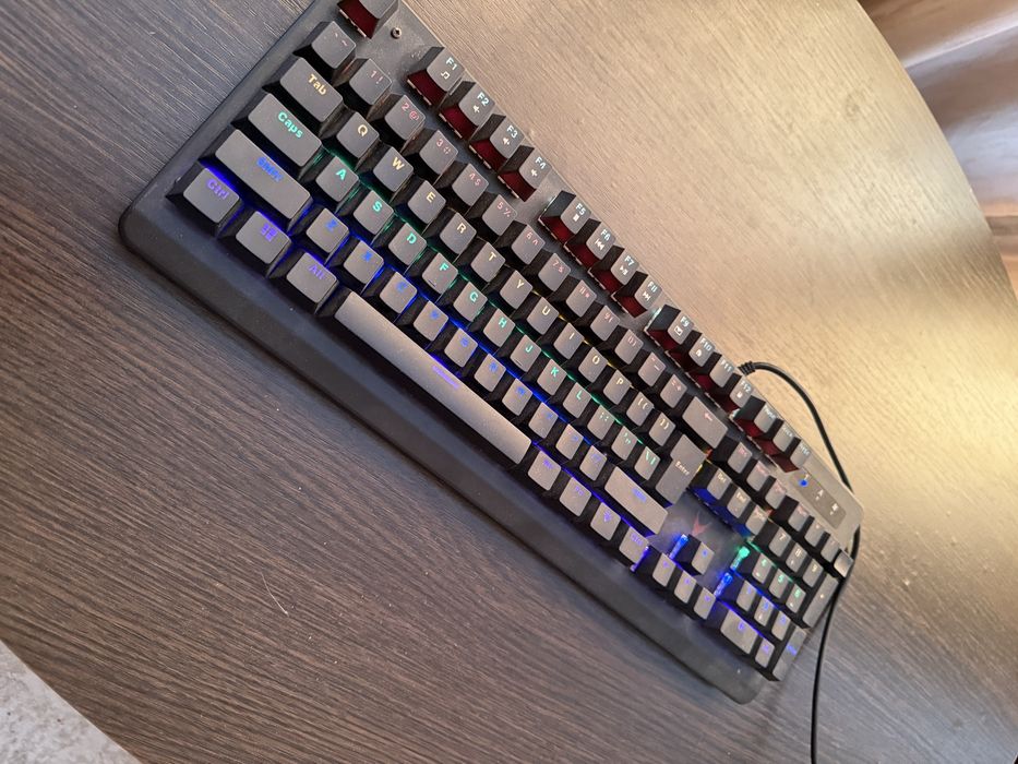 Tastatura de gaming mecanică Varr Fighter 2