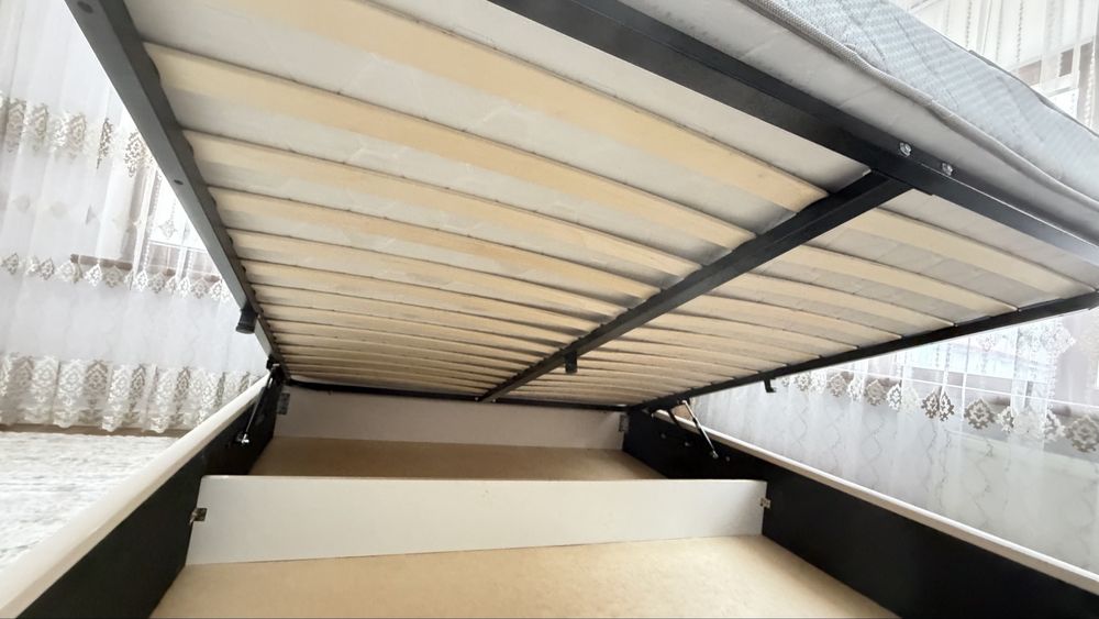 кровать двуспальная