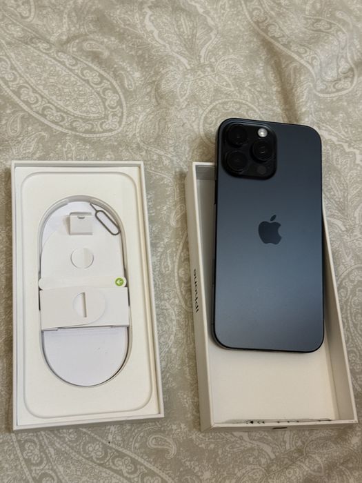 iPhone 16 Pro Max 256GB - работещ, с проблем по дисплея и Face ID