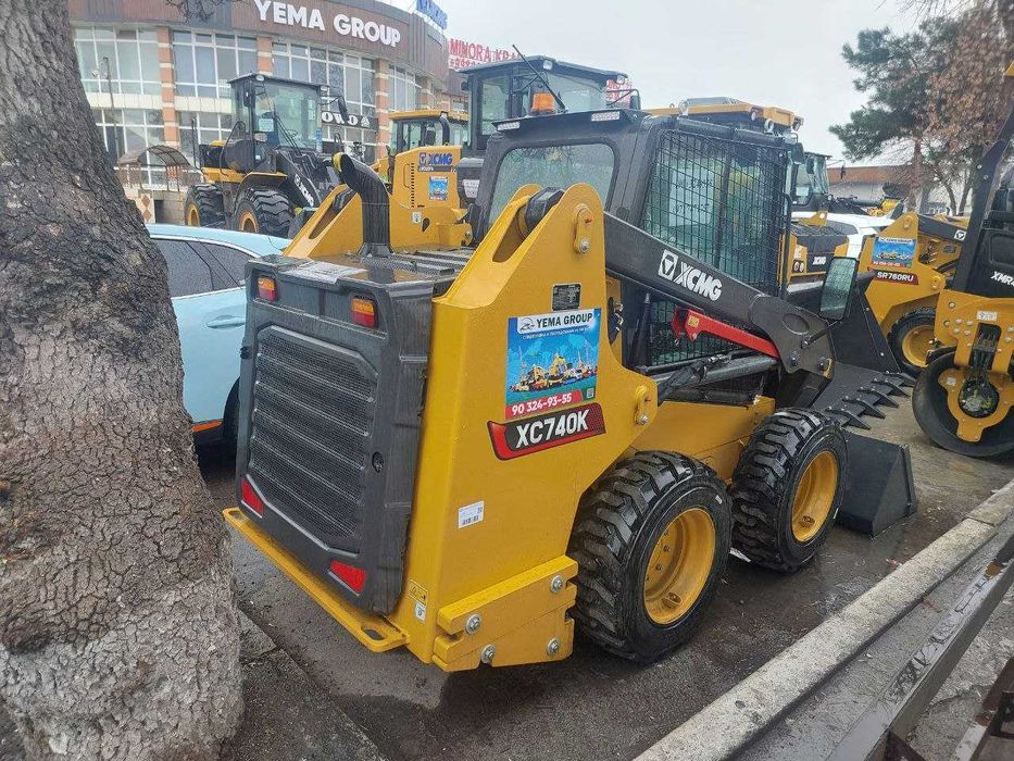 XCMG XC740K малогабаритный мини-погрузчик с бортовым поворотом.