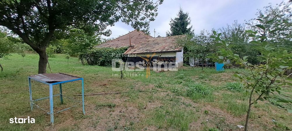 Casa + teren de 1715 mp  Cornesti