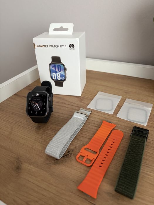 Часовник Huawei Fit 4