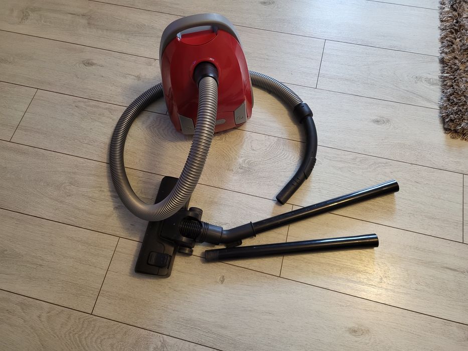 Vând aspirator Bluesky 1200W