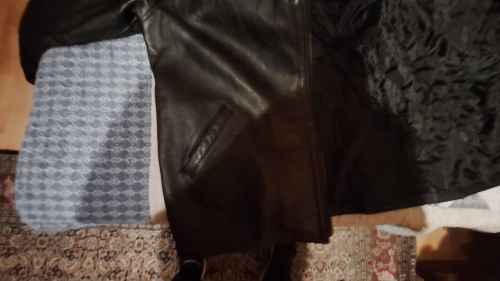 Продавам кожено яке