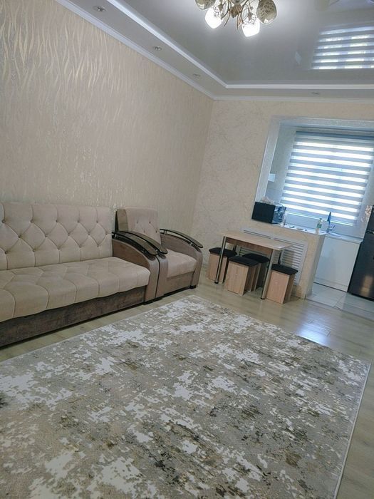 Срочно продам чиланзар 10.  Двух комнатная.  Зеркалка