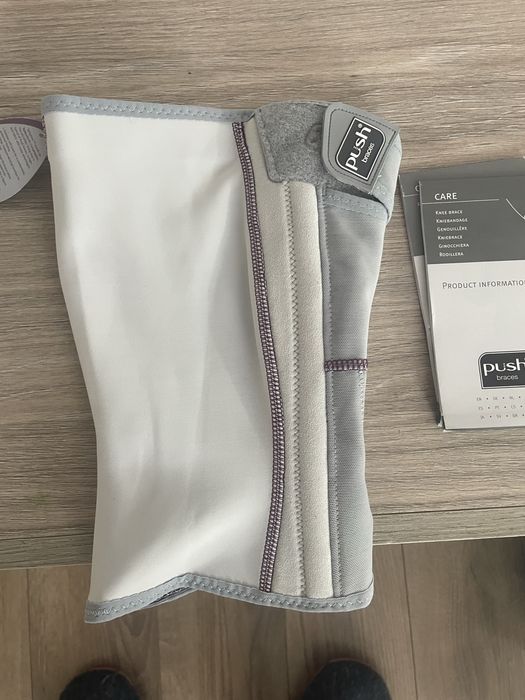 Наколенка care Knee Brace - нова