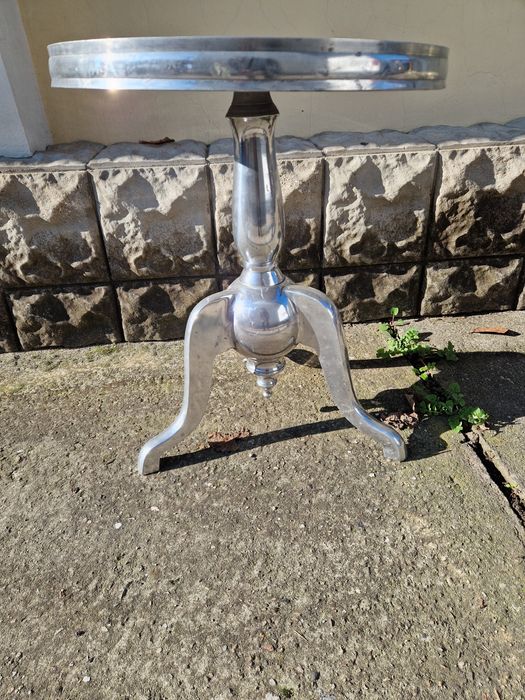 Чудесна антикварна градинска алуминиева маса