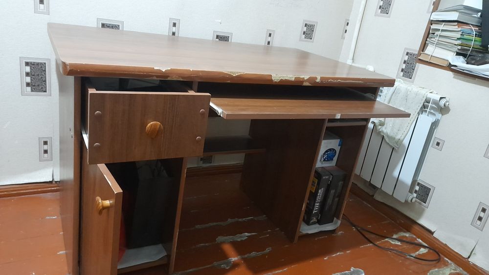 Стол компьютерный