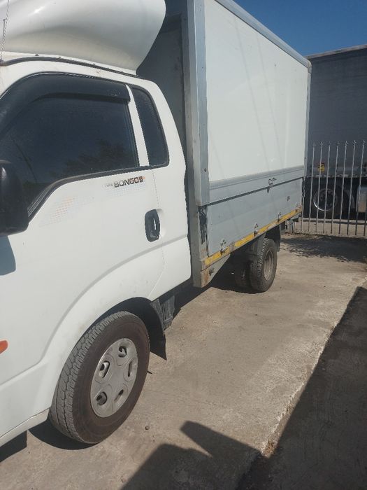 Кия бонго сотилади