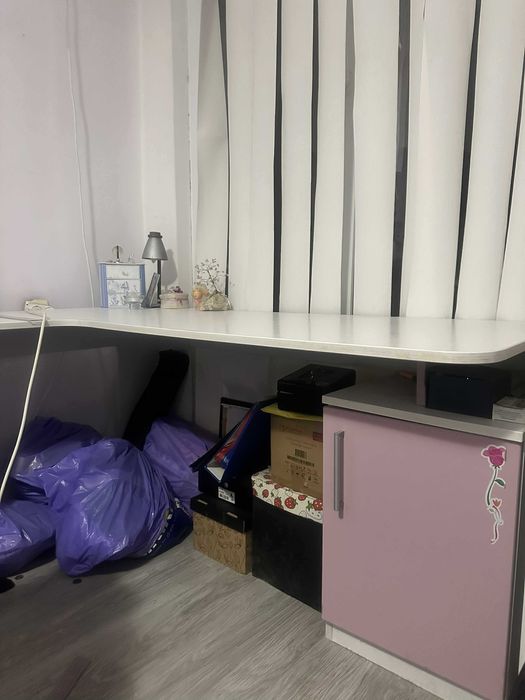 Мебели за детска стая. Легло с механизъм и матрак. Бюро с контейнер.