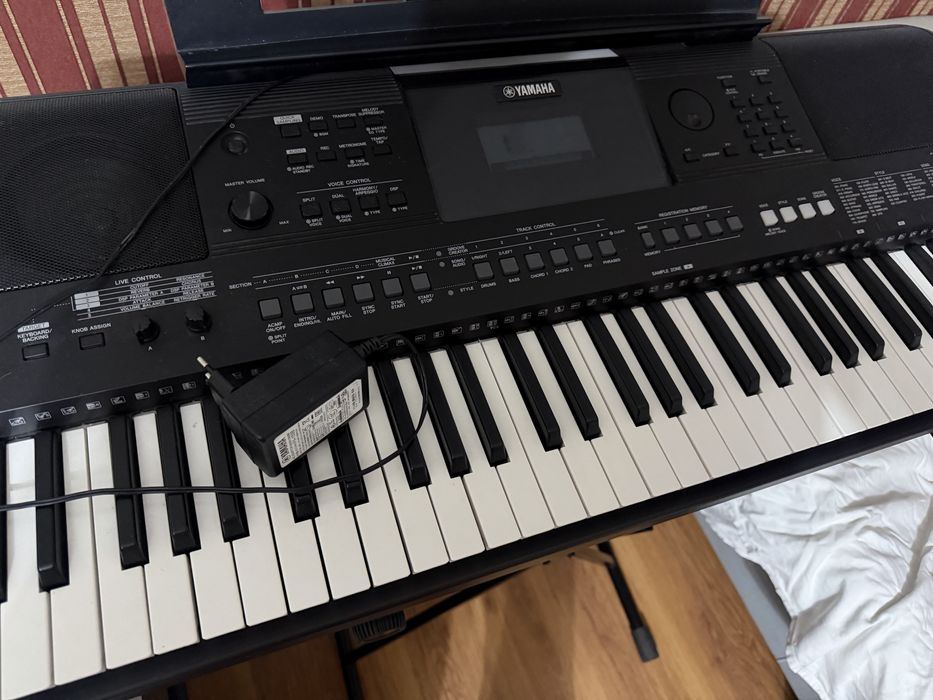 Синтезатор  Yamaha